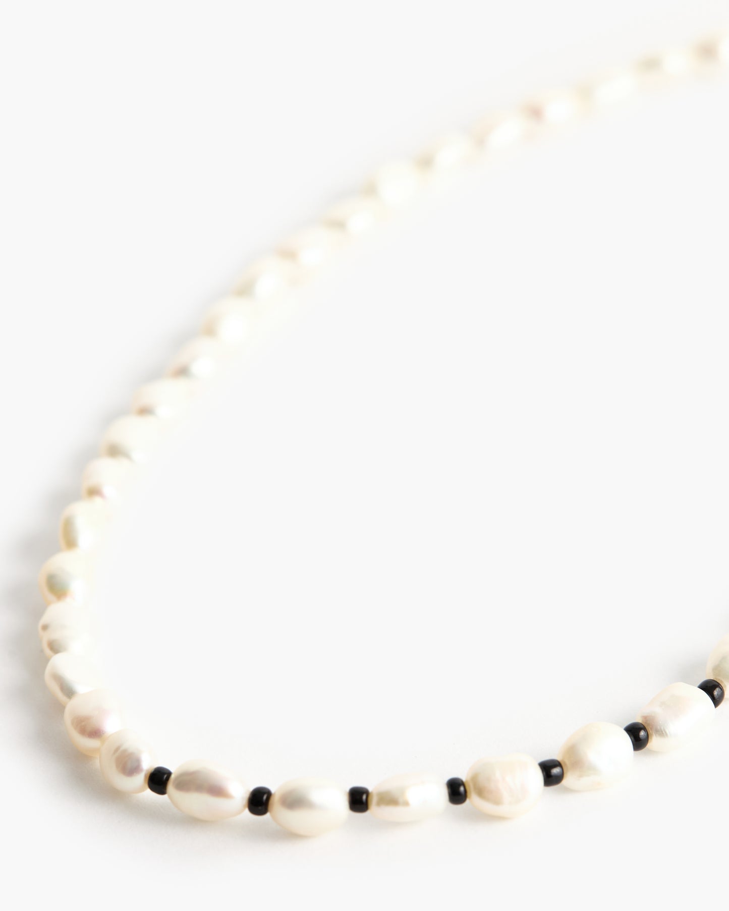 Mono Pearl Necklace
