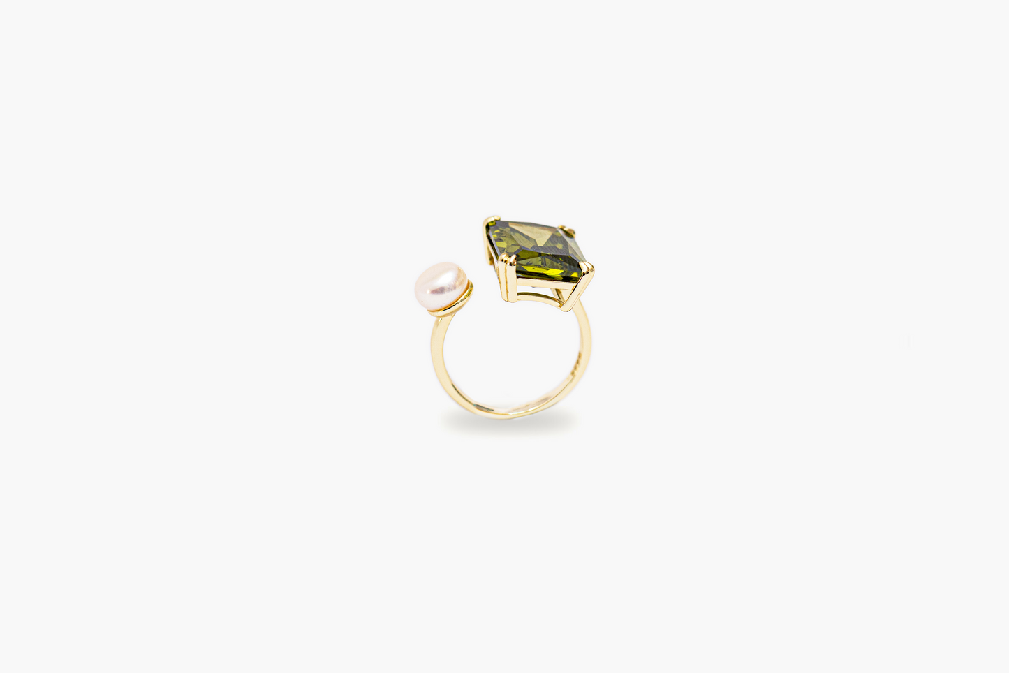 Olive Stone x Freshwater Pearl Ring