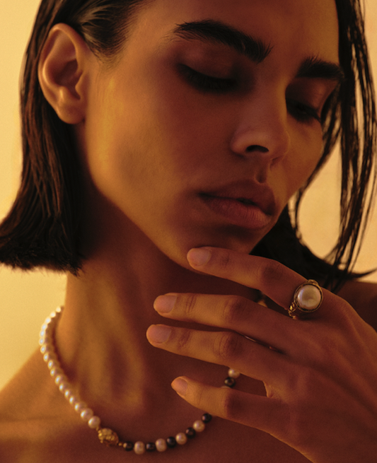 Black & White Freshwater Pearl Necklace x Gold Link