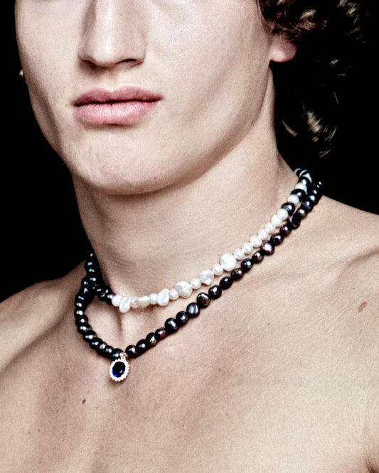 Black Freshwater Pearl Necklace x Sapphire Blue Pendant